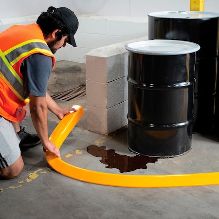 Global Industrial Low Profile Spill Berm, 10'L x 4W x 2-1/4H 670614